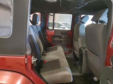 Vista de 2010 JEEP WRANGLER UNLIMITED SAHARA, ángulo 11