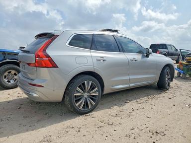 Vista de 2023 VOLVO XC60 PLUS, ángulo 3