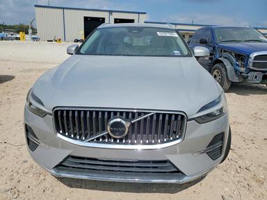 Vista de 2023 VOLVO XC60 PLUS, ángulo 5
