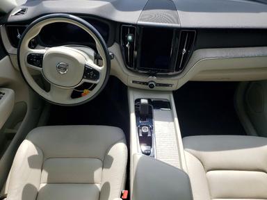 Vista de 2023 VOLVO XC60 PLUS, ángulo 8