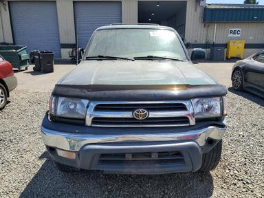 Vue de 1999 TOYOTA 4RUNNER SR5, angle 5