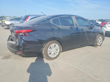 Vue de 2024 NISSAN VERSA S, angle 3