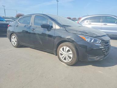 Vue de 2024 NISSAN VERSA S, angle 4