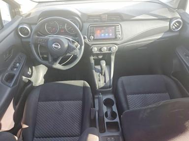 Vue de 2024 NISSAN VERSA S, angle 8