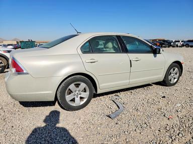 Vue de 2008 FORD FUSION SE, angle 3