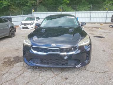 منظر 2018 KIA STINGER PREMIUM، زاوية 5