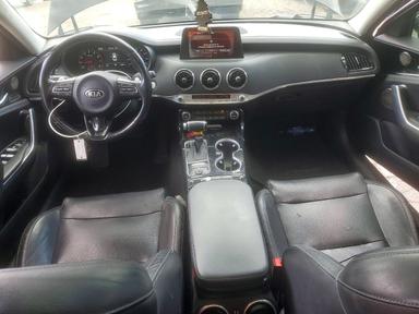 منظر 2018 KIA STINGER PREMIUM، زاوية 8