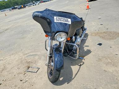 منظر 2013 HARLEY-DAVIDSON FLHX STREET GLIDE، زاوية 2
