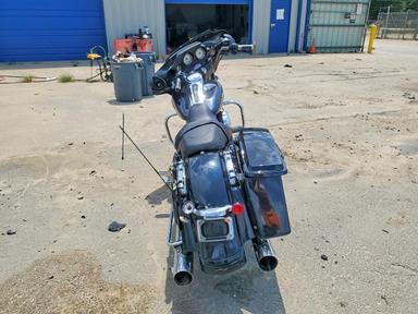 منظر 2013 HARLEY-DAVIDSON FLHX STREET GLIDE، زاوية 4