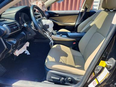 Vedere 2019 LEXUS IS 300, unghi 7