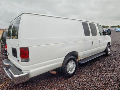 منظر 2008 FORD E250 DELIVERY VAN، زاوية 3