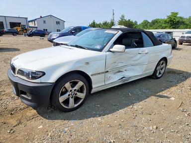 Vue de 2005 BMW 325 CI, angle 1