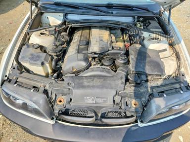 Vue de 2005 BMW 325 CI, angle 11
