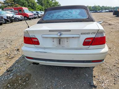 Vue de 2005 BMW 325 CI, angle 6