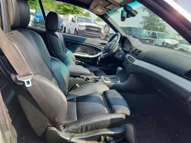 Vue de 2005 BMW 325 CI, angle 7