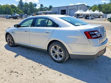 Vue de 2018 FORD TAURUS SE, angle 2