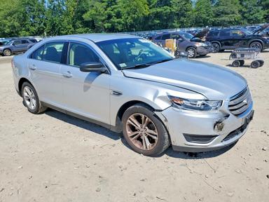 Vue de 2018 FORD TAURUS SE, angle 4