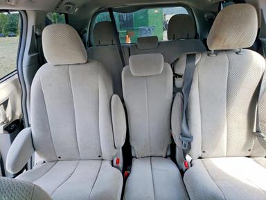 Vue de 2014 TOYOTA SIENNA LE, angle 10