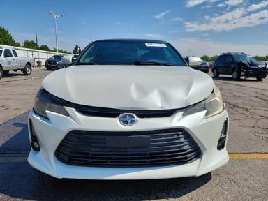 Vue de 2015 SCION TC BASE, angle 5