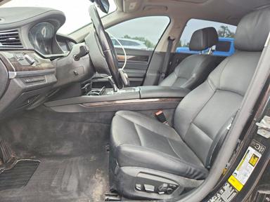 2013 BMW 740 LXI view, angle 7