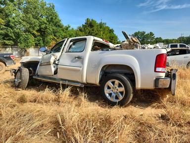 Vue de 2013 GMC SIERRA C1500 SLE, angle 2