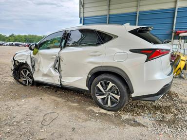 Vue de 2021 LEXUS NX300, angle 2