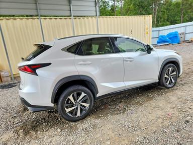 Vue de 2021 LEXUS NX300, angle 3
