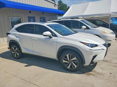 Vue de 2021 LEXUS NX300, angle 4