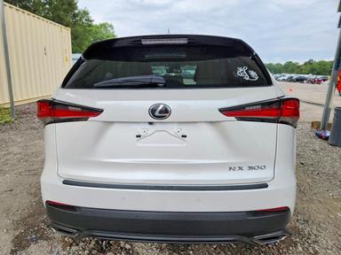 Vue de 2021 LEXUS NX300, angle 6