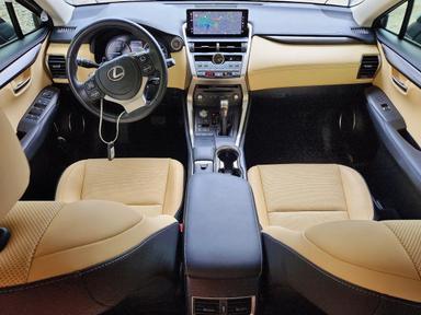 Vue de 2021 LEXUS NX300, angle 8