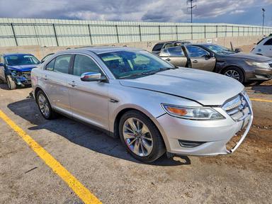 Vue de 2010 FORD TAURUS LIMITED, angle 4