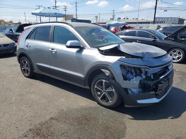 Vue de 2026 KIA NIRO LX, angle 4