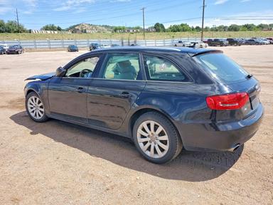 Vue de 2011 AUDI A4 PREMIUM, angle 2