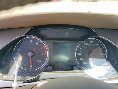 Vue de 2011 AUDI A4 PREMIUM, angle 9