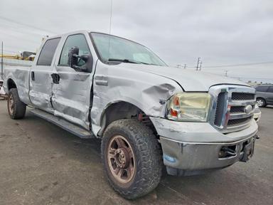Vista de 2005 FORD F250 SUPER DUTY, ángulo 4