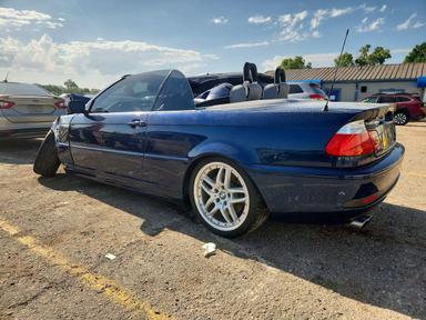 Vue de 2004 BMW 330 CI, angle 2