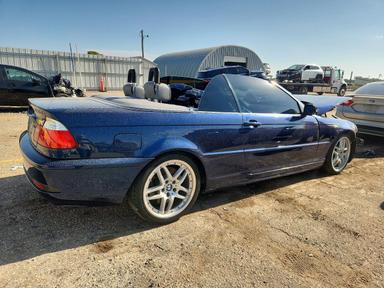 Vue de 2004 BMW 330 CI, angle 3