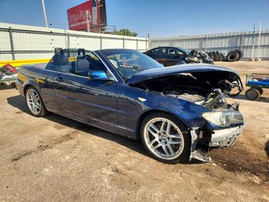 Vue de 2004 BMW 330 CI, angle 4