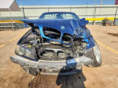Vue de 2004 BMW 330 CI, angle 5
