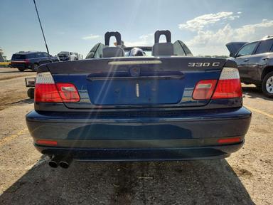 Vue de 2004 BMW 330 CI, angle 6