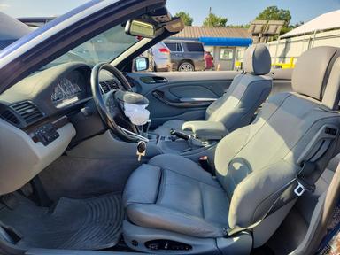 Vue de 2004 BMW 330 CI, angle 7