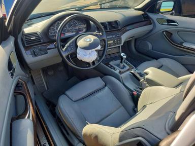 Vue de 2004 BMW 330 CI, angle 8