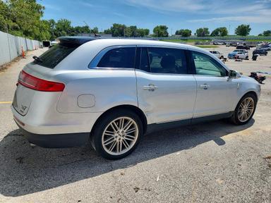 Vue de 2015 LINCOLN MKT, angle 3