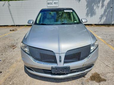 Vue de 2015 LINCOLN MKT, angle 5