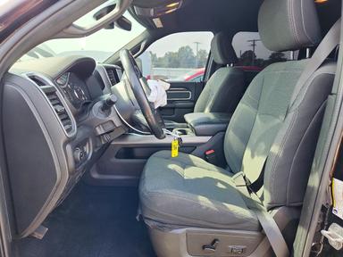 2023 RAM 3500 BIG HORN view, angle 7