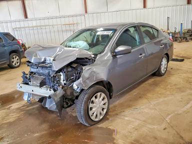 Vue de 2019 NISSAN VERSA SV, angle 1