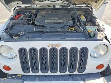 منظر 2013 JEEP WRANGLER UNLIMITED SAHARA، زاوية 11