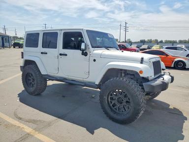 منظر 2013 JEEP WRANGLER UNLIMITED SAHARA، زاوية 4