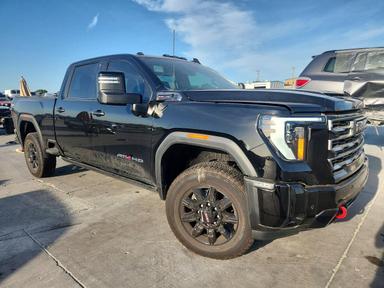 Vue de 2026 GMC SIERRA K2500 AT4, angle 4
