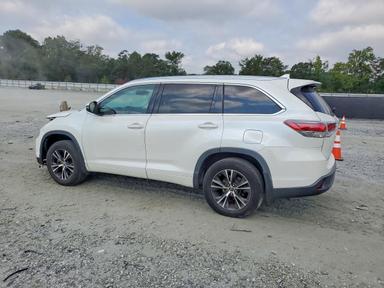 Вид 2016 TOYOTA HIGHLANDER XLE, угол 2